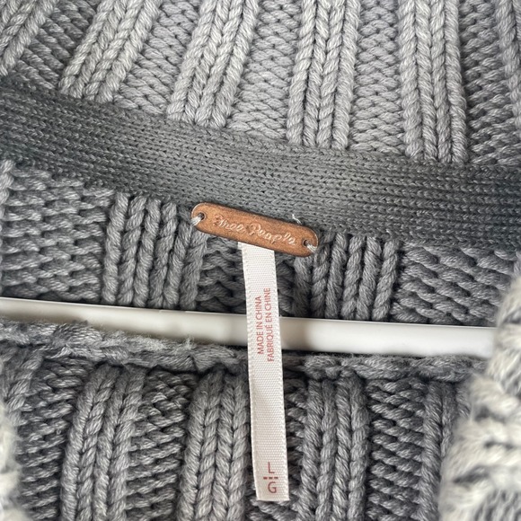 Free People Grey Knit Mock Neck Chunky Cable Knit Sweater Size L - Picture 2 of 8